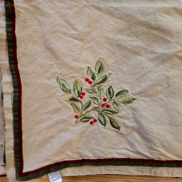 Christmas Holly Embroidered Linen Tablecloth Decorations Cottage Granny Core - Picture 3 of 13